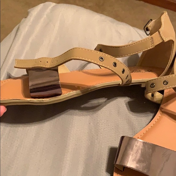 Size 8 strap sandals women’s - Picture 2 of 3